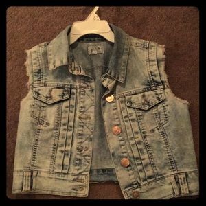 Sleeveless denim vest